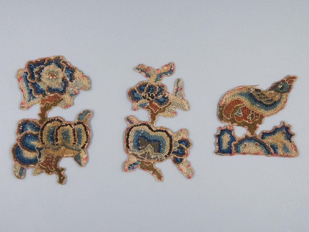 【繍】　★ 織繍 老繍吉祥紋繍片 9個 ★　清朝期　花卉蝙蝠 刺繍文様　明清繍品