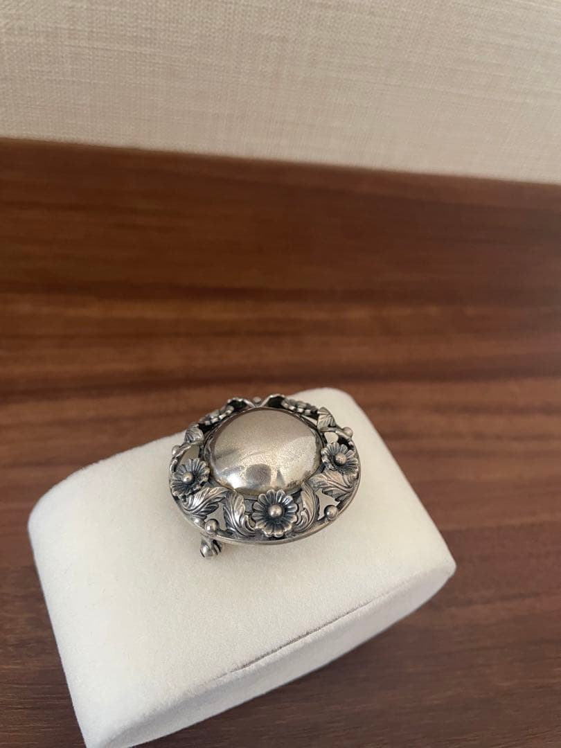 N . E . FROM ピン ブローチ ヴィンテージ　アンティーク