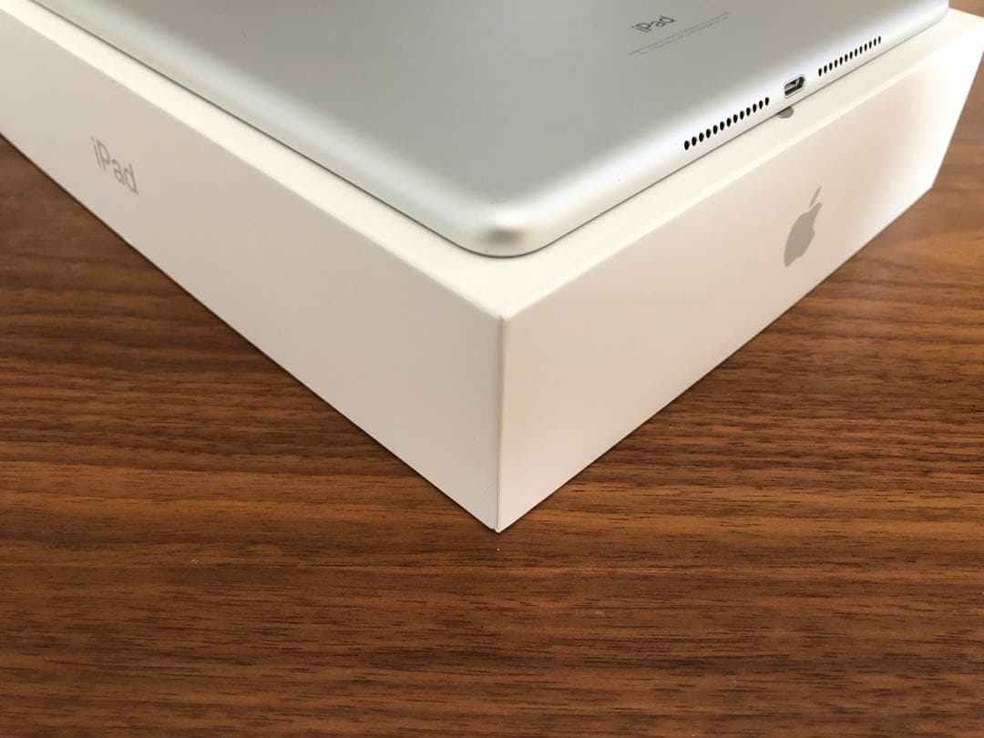 【美品】iPad 第6世代 シルバー 32GB 9.7インチ
