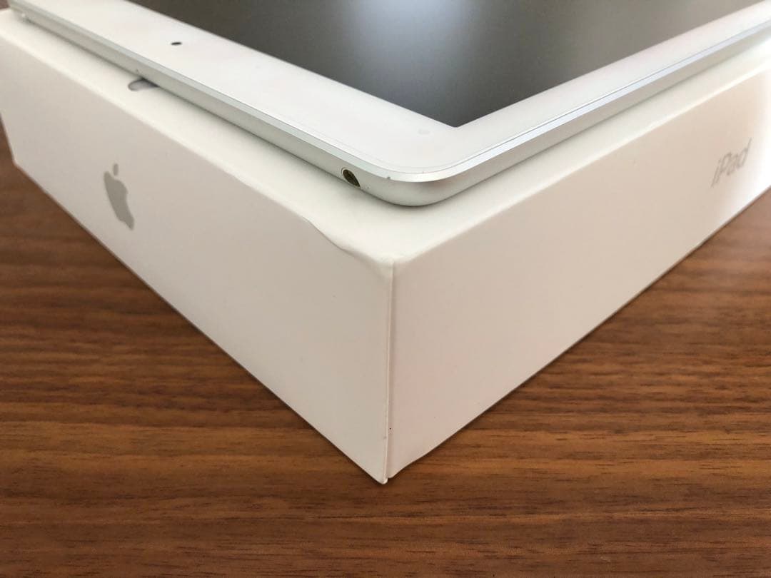 【美品】iPad 第6世代 シルバー 32GB 9.7インチ