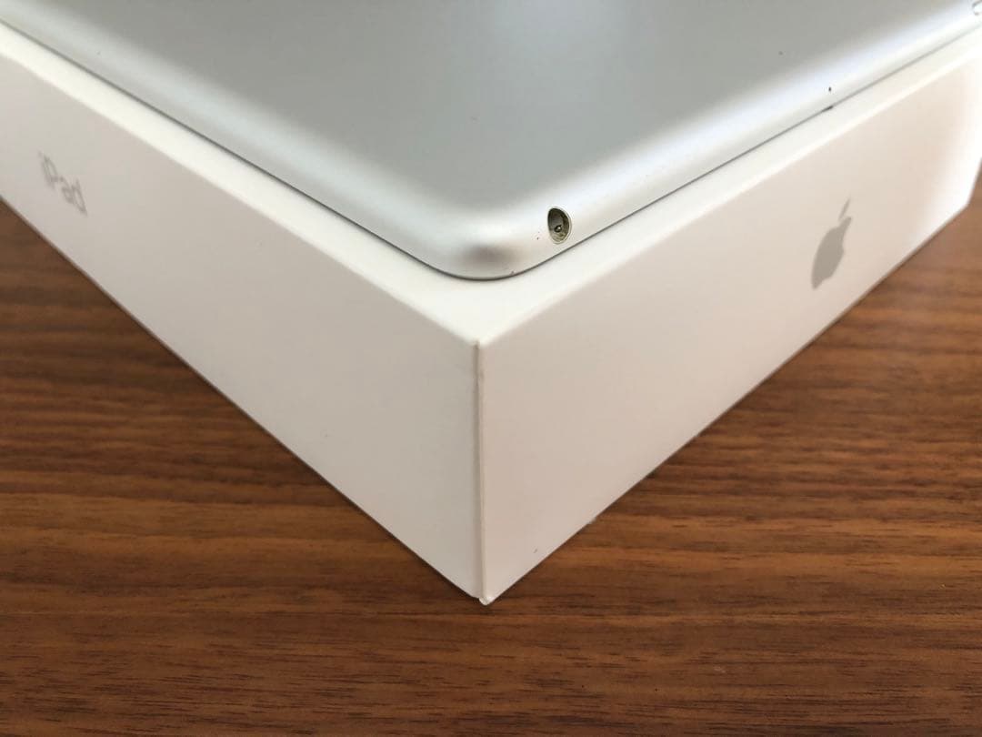 【美品】iPad 第6世代 シルバー 32GB 9.7インチ