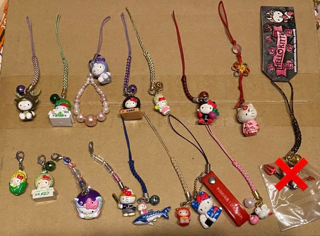 ご当地キティー　ストラップまとめ売り　37個