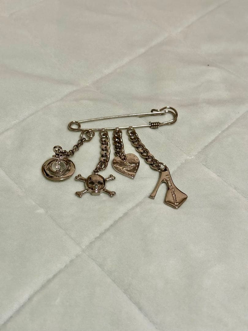 Vivienne Westwood ブローチ　オーヴ　セーフティピン
