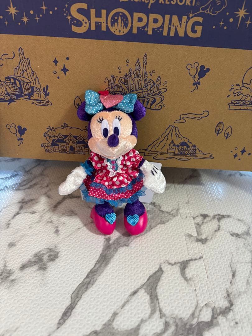 ディズニー　パルパルーザ　ミニーのファンダーランド　ぬいぐるみ　ぬいぐるみバッジ
