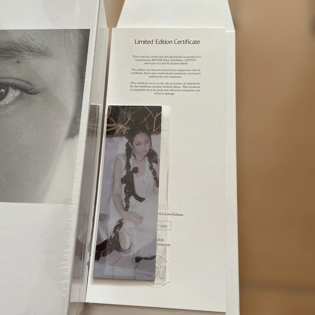 JENNIE J2NNI5 ジェニ 写真集 フォトブック しおり付