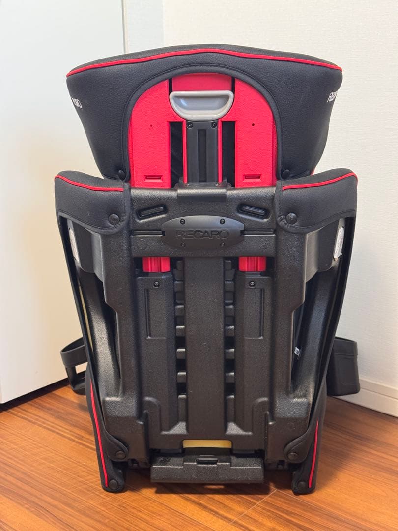 RECARO ジュニアシート ブラック/レッド　保護マット付き