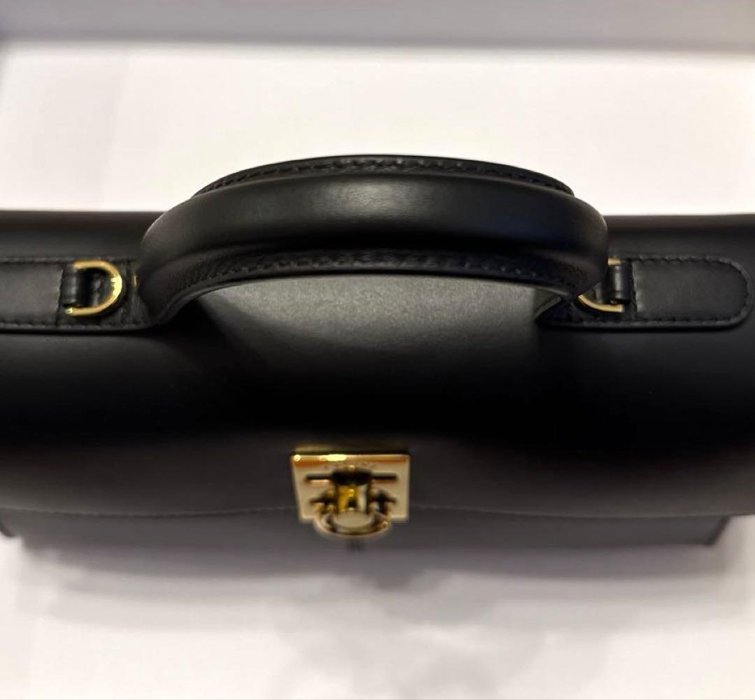 【美品】CAFUNE カフネミディアムスタンスバッグ　　黒