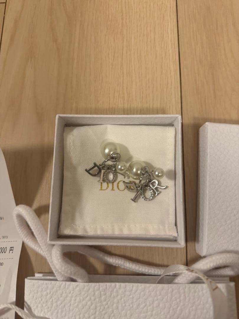 【極美品】Dior パール ロゴ ピアス 未使用