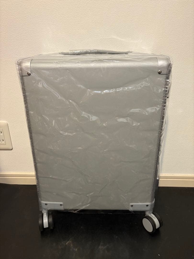 【新品未使用】Magne スーツケース