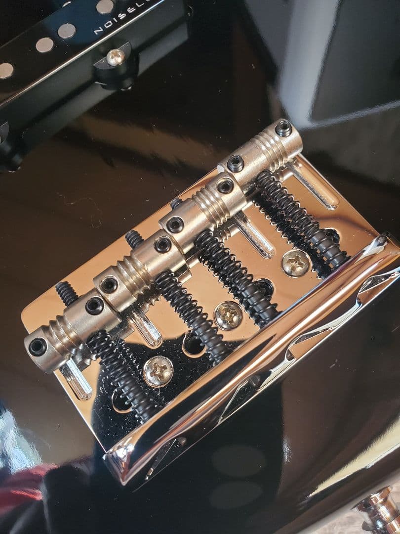 交渉可 American Elite Jazz Bass Black