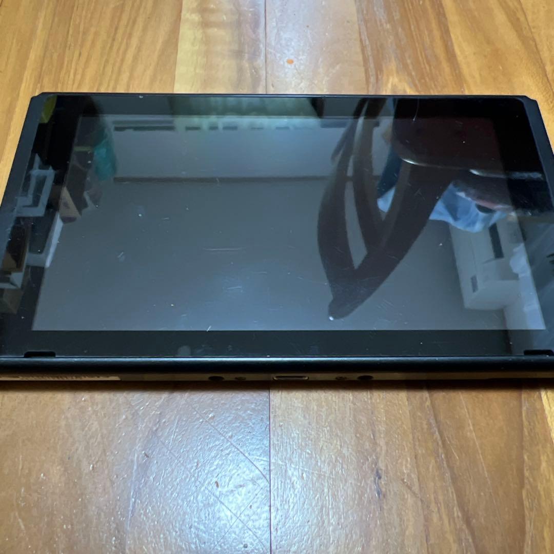 Nintendo Switch 本体 + Joy-Con 赤/緑