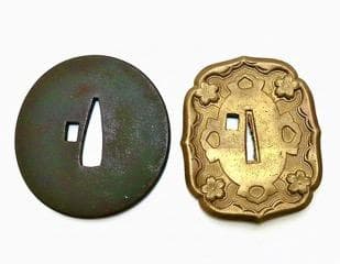 掘出し！【軍刀鐔 鍔 つば　2種類　小道具・N17・ミリタリー】縁頭目貫　刀装具