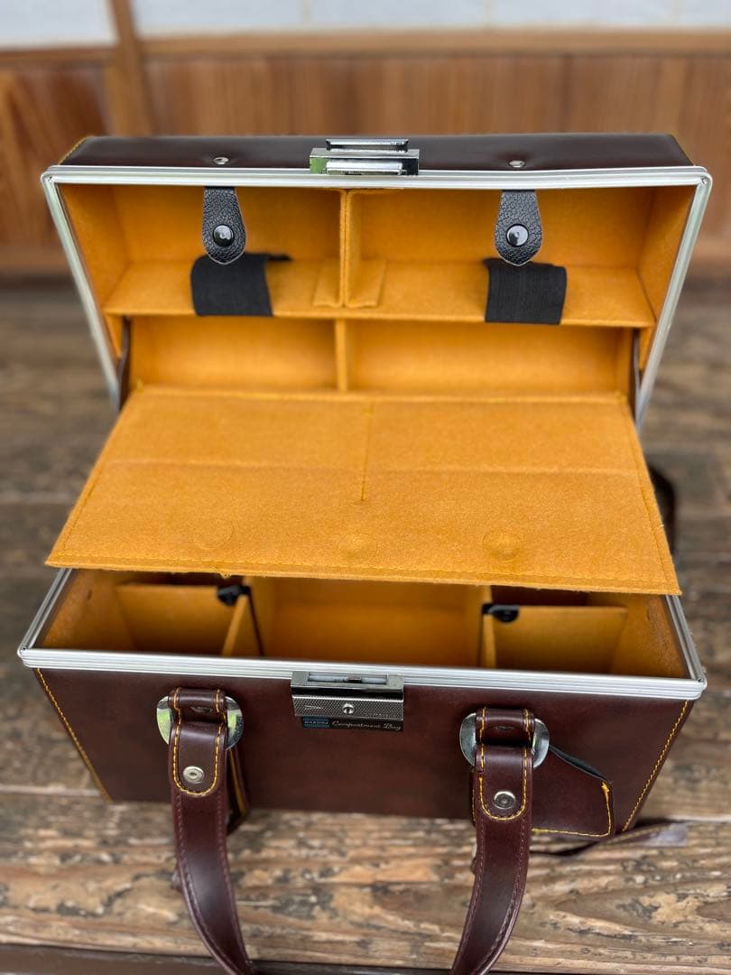 レザーボックスバック　革鞄