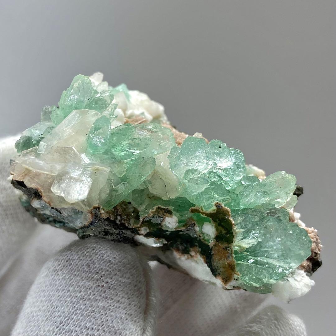 グリーンアポフィライト　スティルバイト　魚眼石　鉱物標本　原石　天然石　ストーン