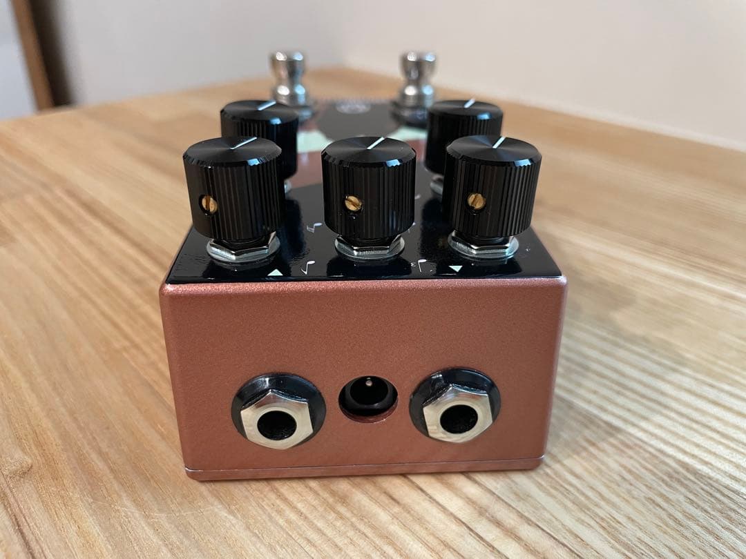 Walrus Audio MONUMENT V2 トレモロ