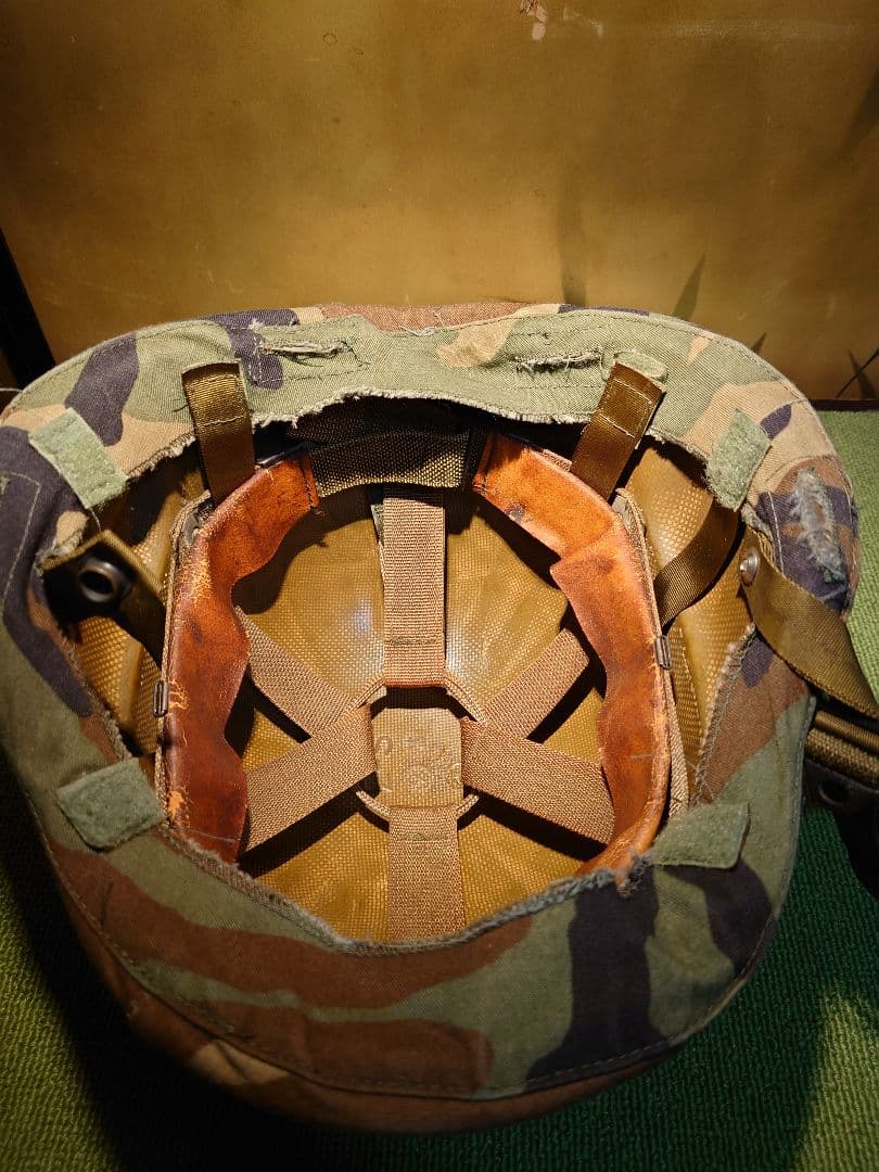 米軍放出　実物防弾Pasgtヘルメット　フリッツバリスティックヘルメット 80s