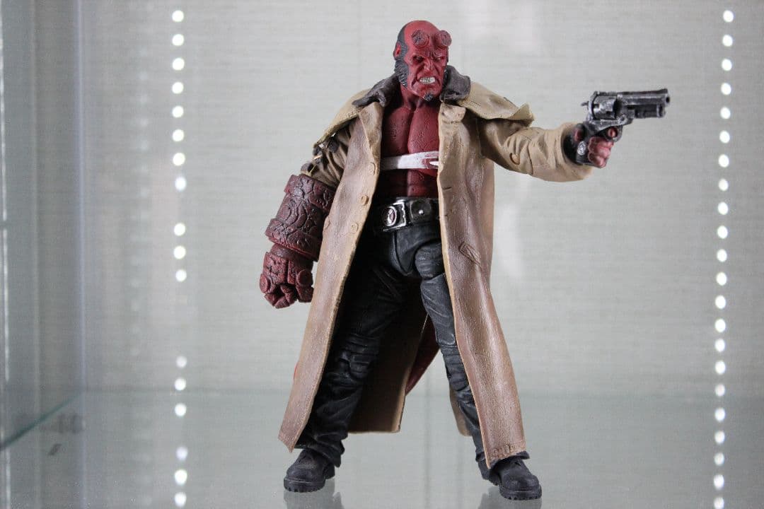 ヘルボーイ フィギュア