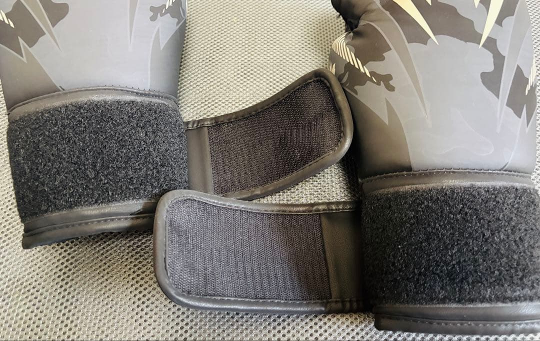 美品｜VENUM ボクシンググローブ ブラック 10oz