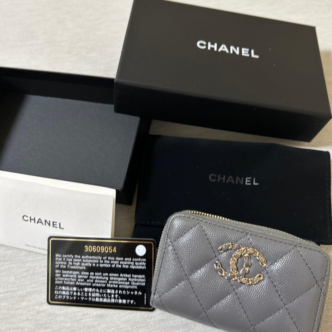 希少価値　シャネル ジップパース キャビアスキン グレー系