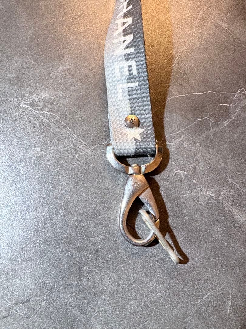 CHANEL ロゴ入りナイロンストラップ