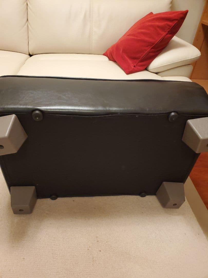 黒い合成皮革オットマン
