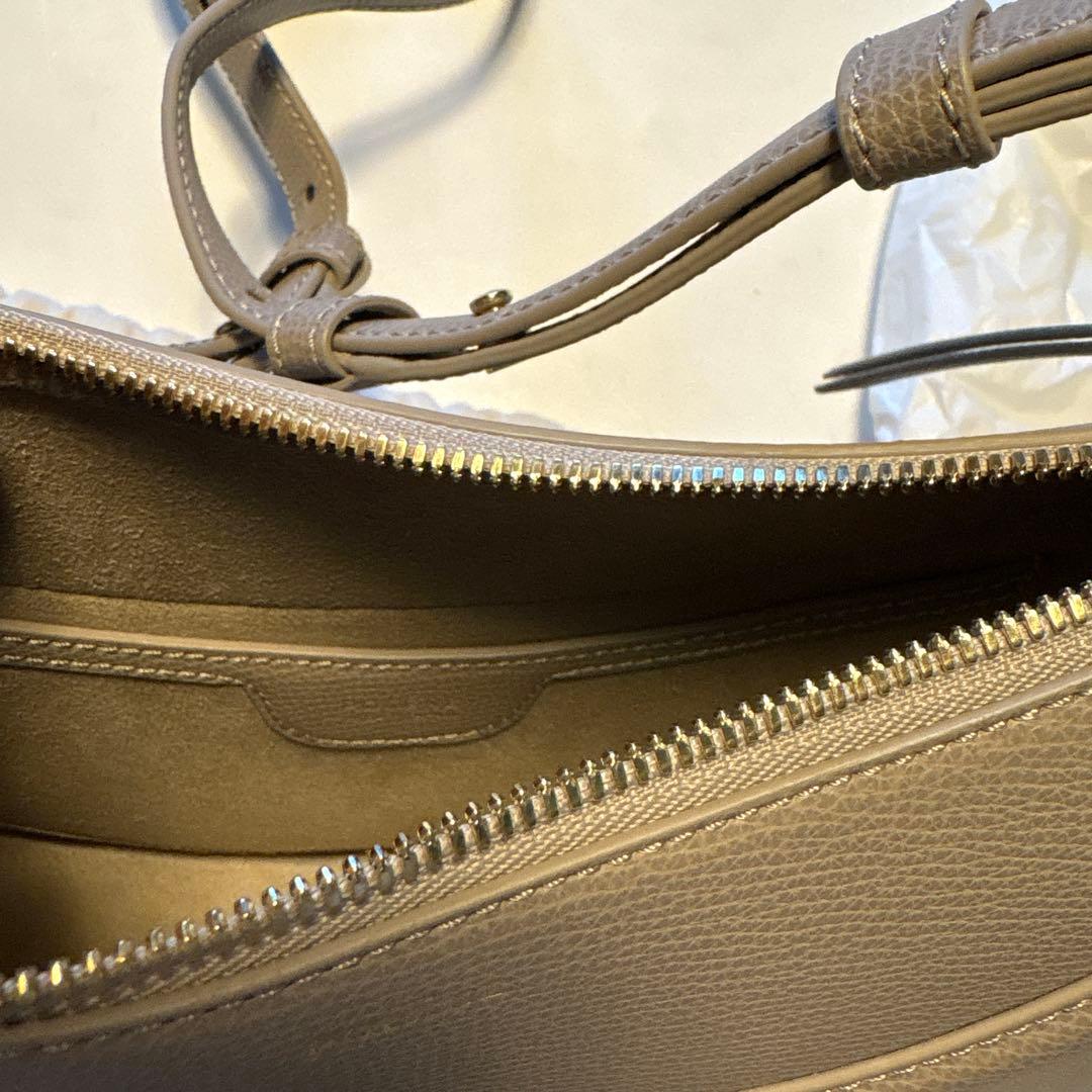 POLÈNE グレー レザー ショルダーバッグ