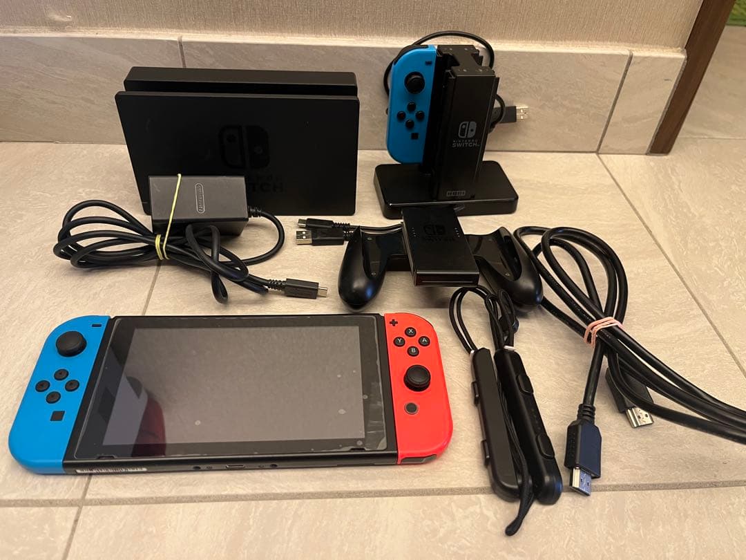Nintendo switch本体 + ドック + グリップ+HDMI等