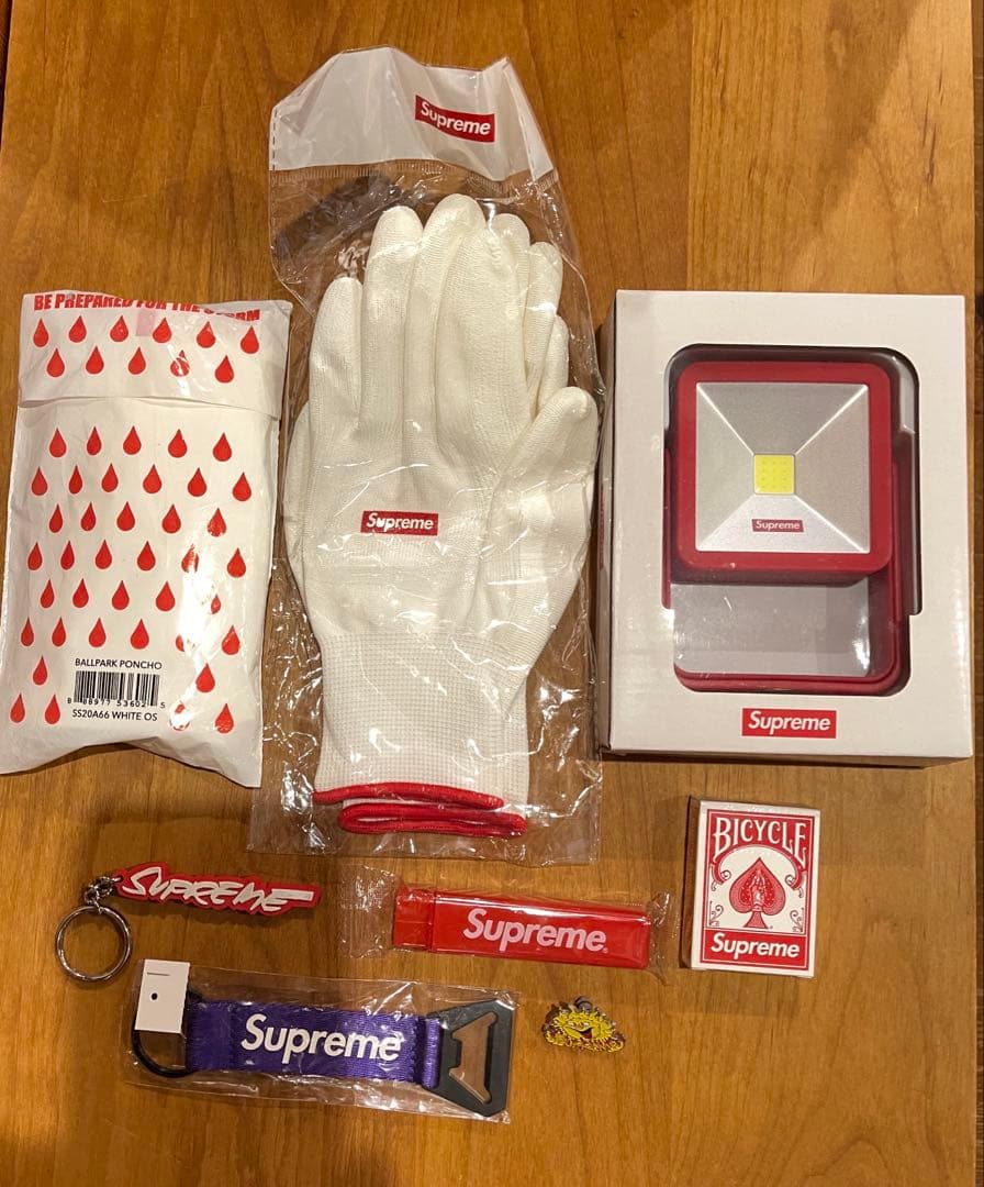supreme 小物とノベルティ　８点セットで！