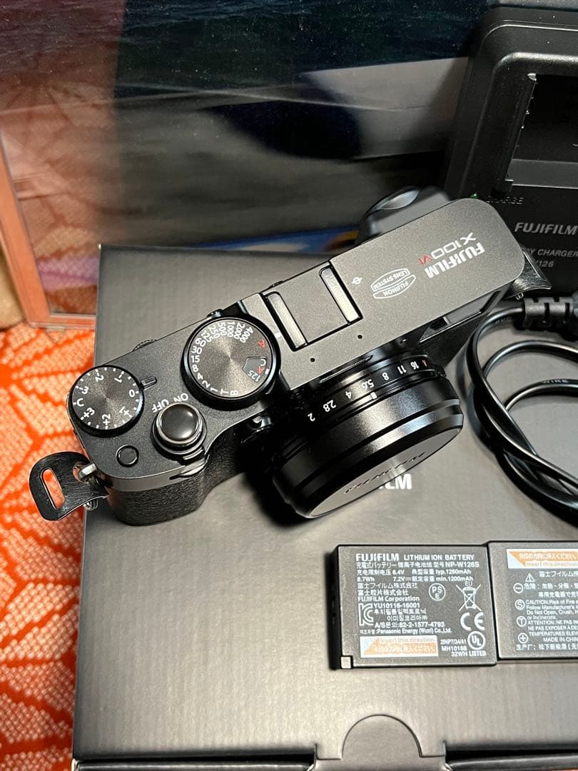 富士フイルムX100VI 付属品多数　1000ショット 保証書　元箱他