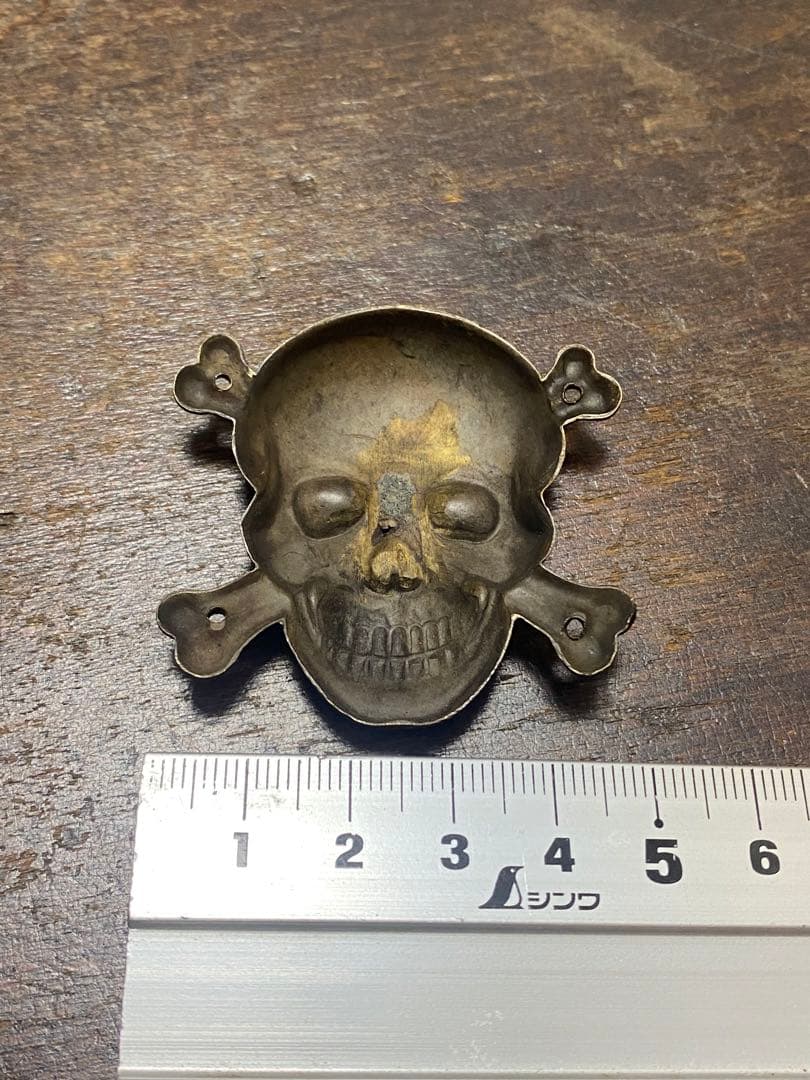 20'30s'ドイツビンテージスカルピンズ、スカルと骨の金属製装飾品