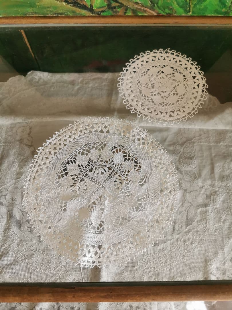 アンティーク マルチーズレース リネンラウンドドイリー マルタ十字✠ ペアセット