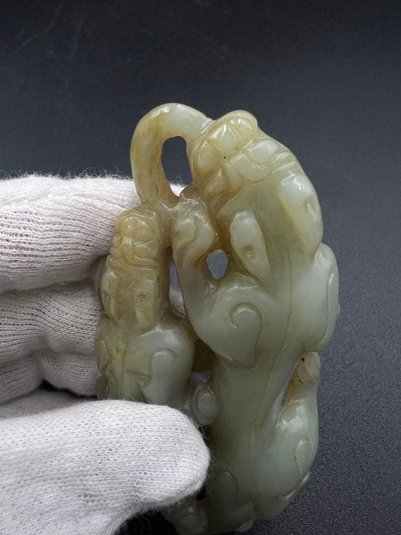 玉佩 玉製品 雕刻 根付 飾り物 中国古美術 重さ約64g