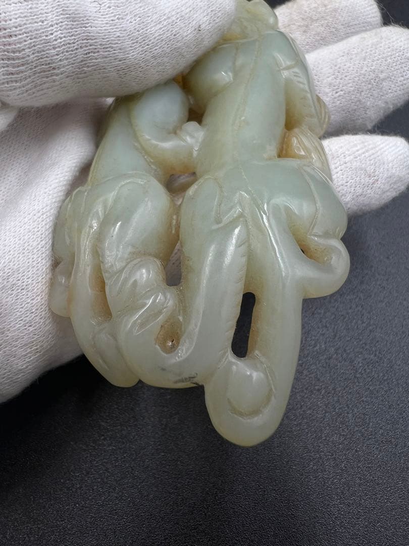 玉佩 玉製品 雕刻 根付 飾り物 中国古美術 重さ約64g