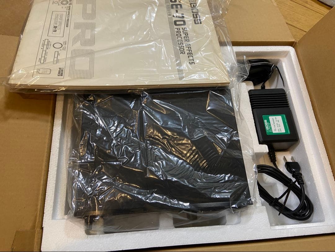 希少完品 BOSS SE‑70 マルチエフェクター 元箱・取説・アダプター付き