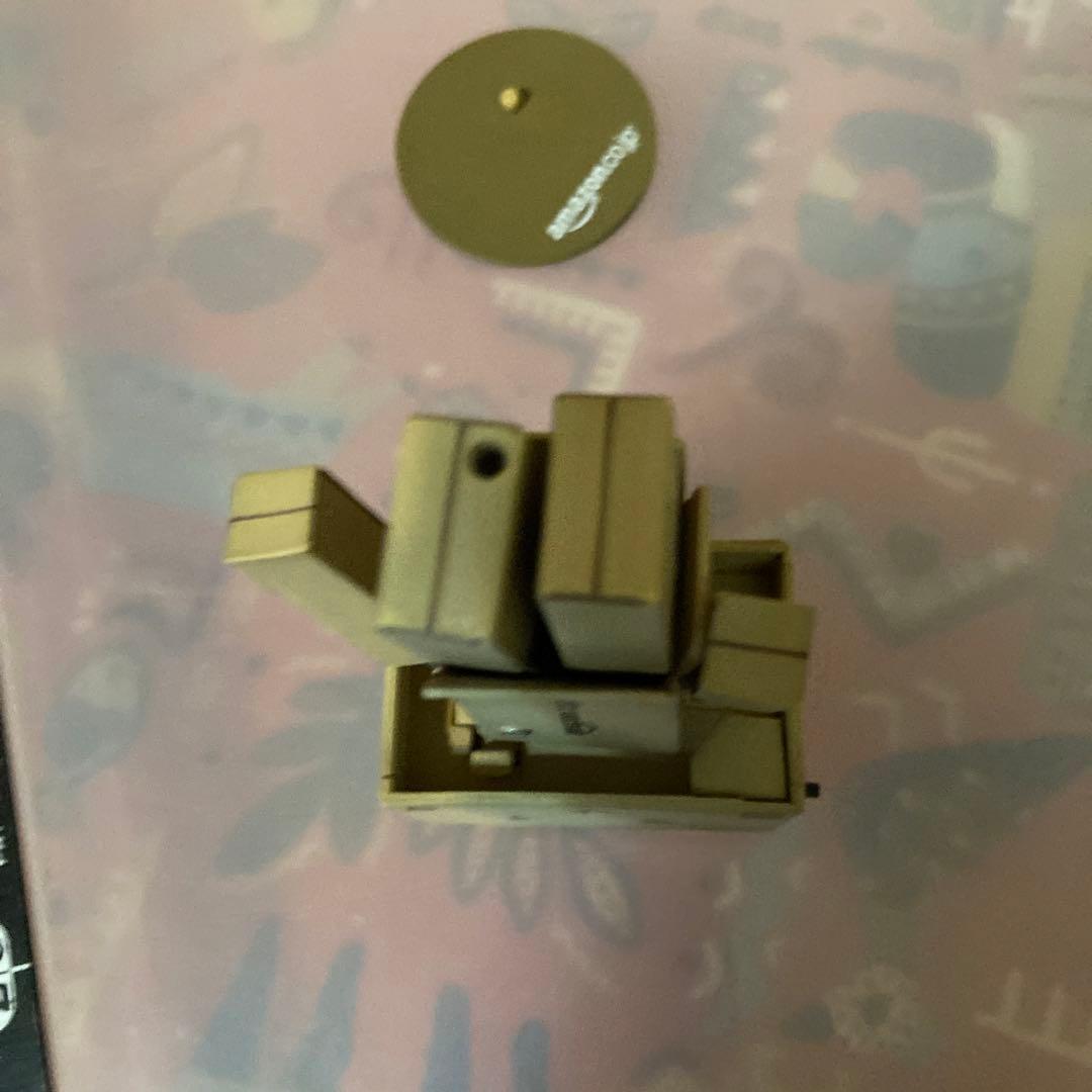 Amazon フィギュア　段ボール　プラ