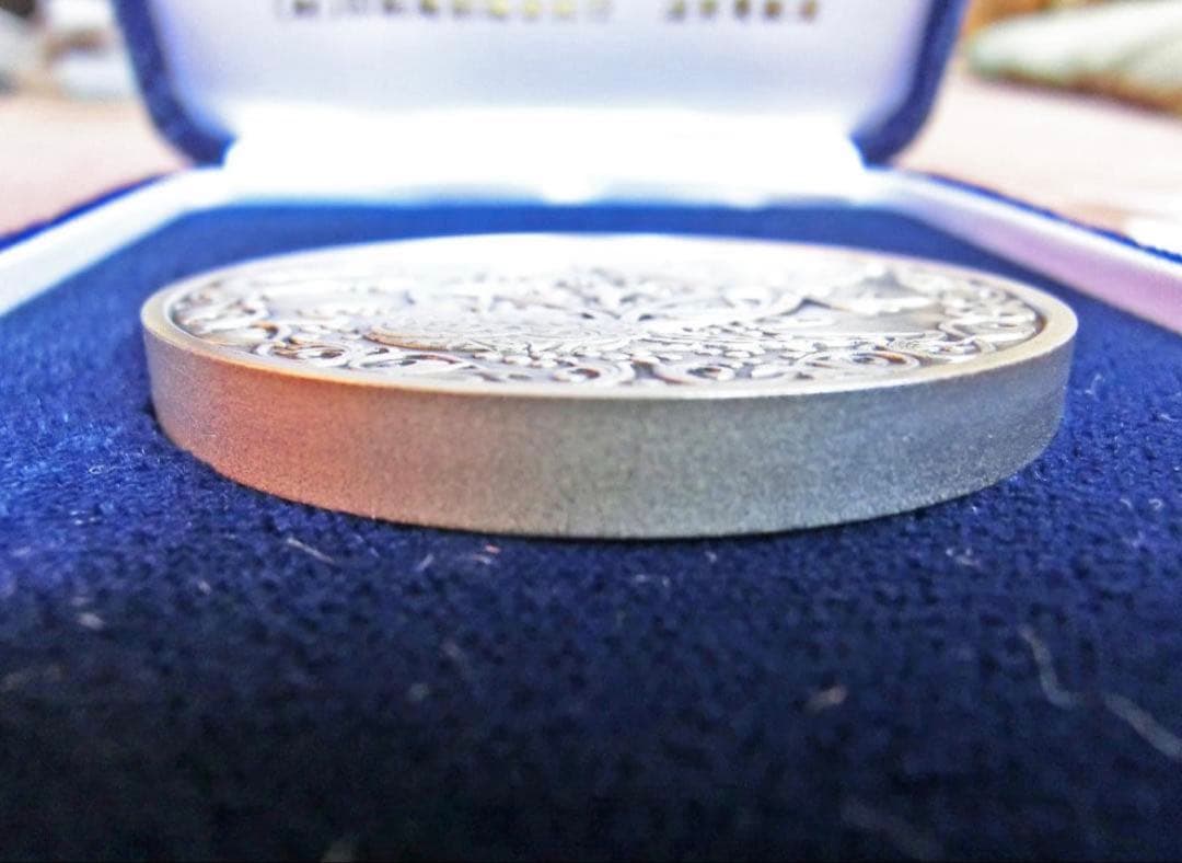 新日本銀行券発行記念純銀メダル　純銀製　美品