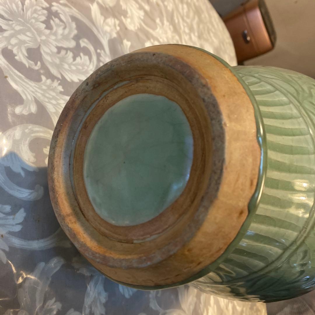 専用　中国古玩　陰刻草花文青磁花瓶