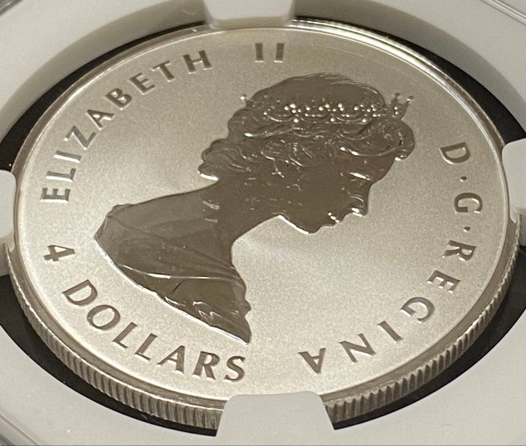 ☆ヤングファン必見☆最新2025年カナダ メイプルリーフ４ドル 1/2oz 銀貨