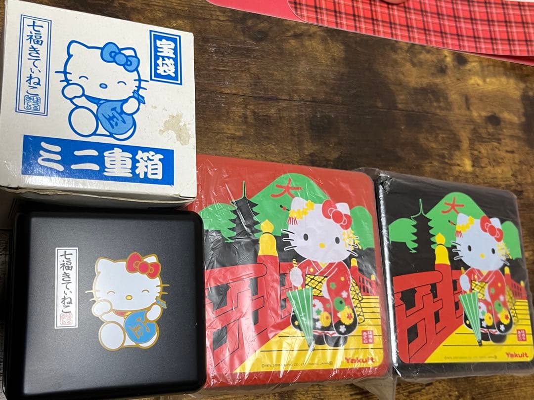非売品　未使用　サンリオ　Sanrioハローキティ ミニ重箱 3セット！ヤクルト
