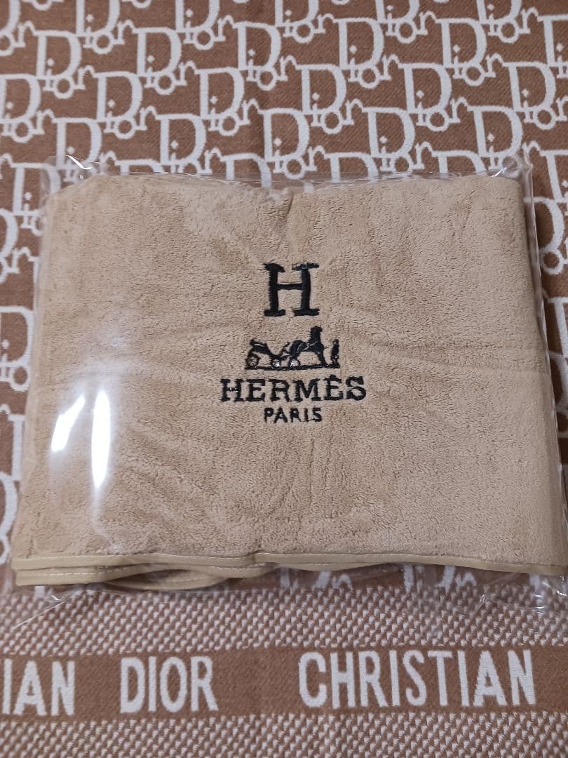 HERMESふわふわ上質素材ベージュバスタオル68cm×140cm