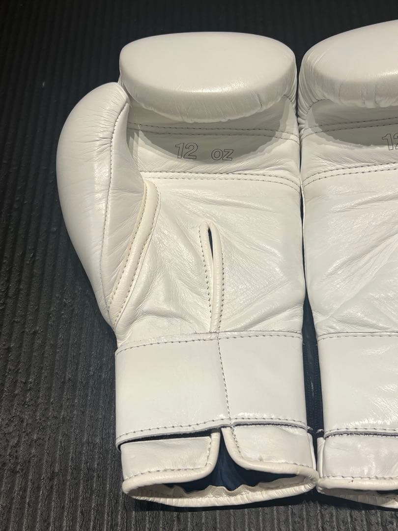 Winning ボクシンググローブ 12oz ホワイト モデル：MS-400B