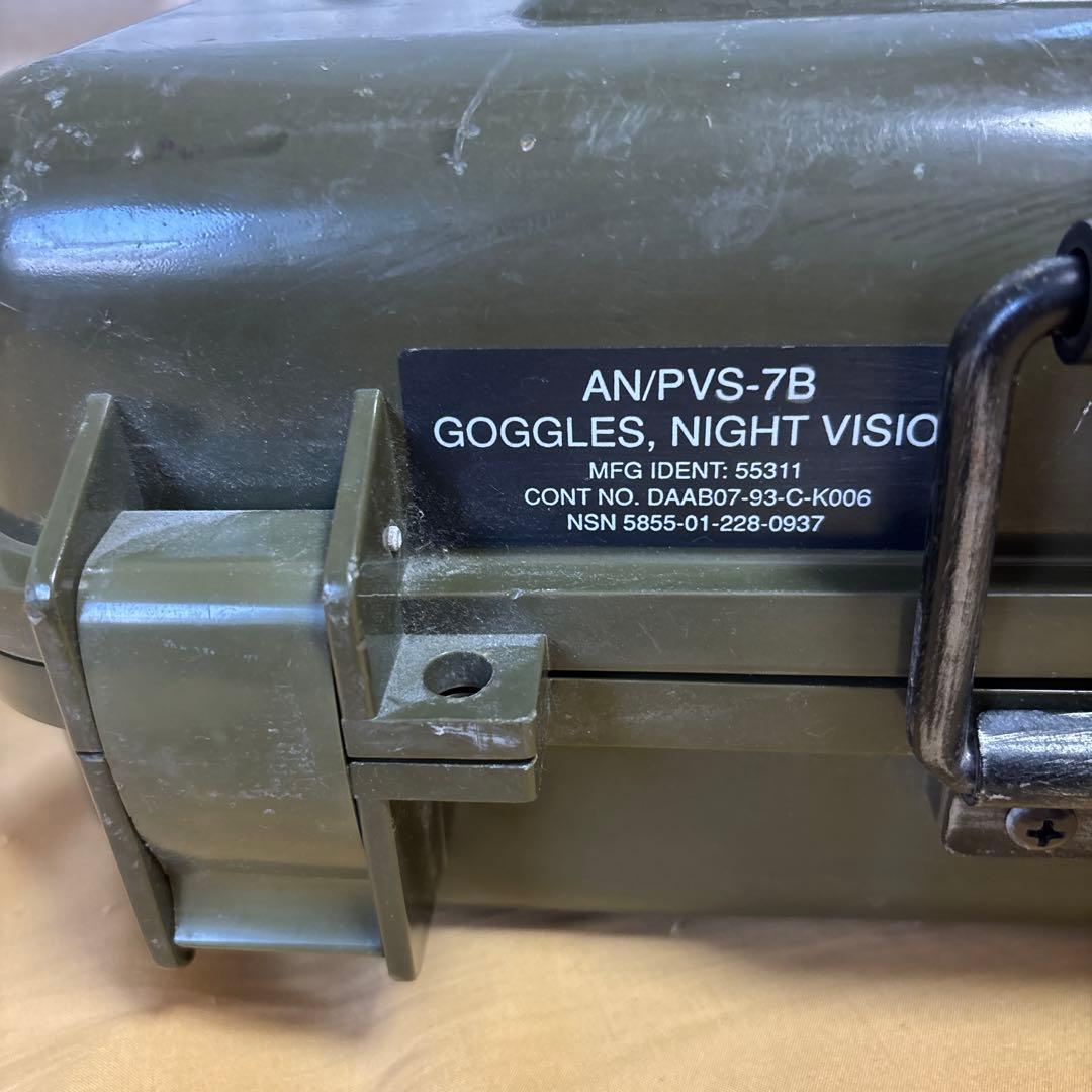 米軍放出品　ハードケースAN/PVS−7Bナイトビジョンゴーグル