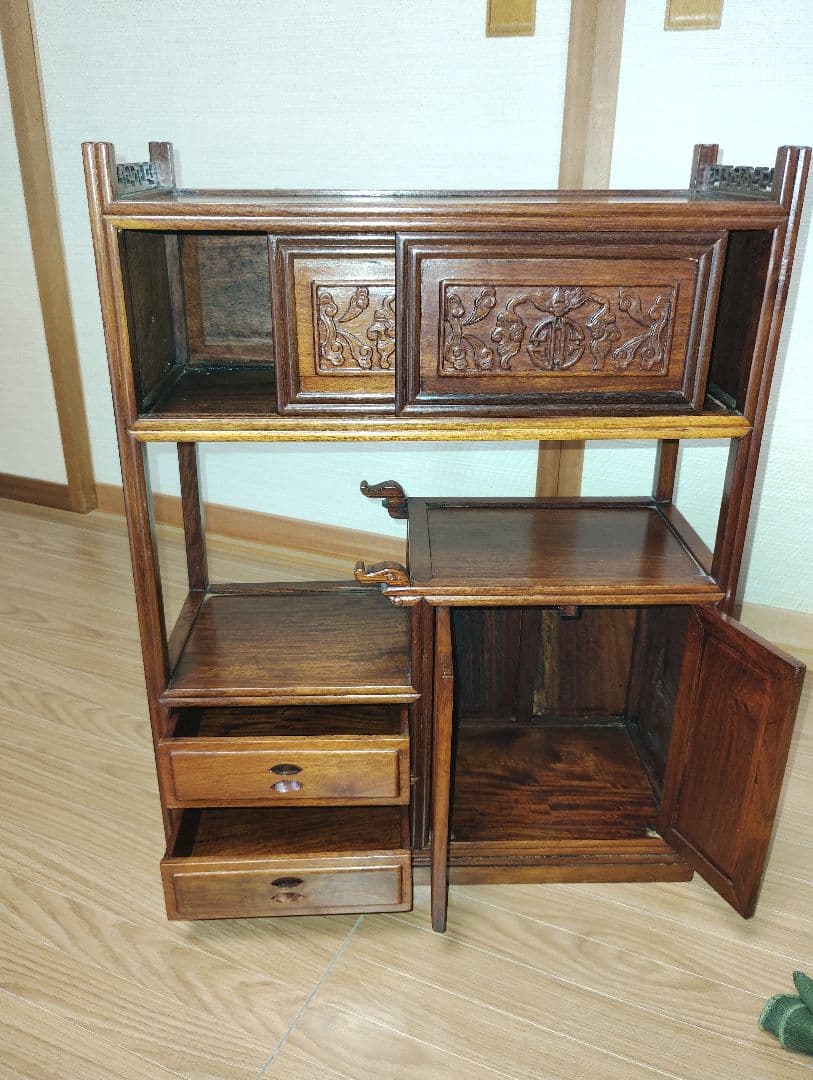 木製彫刻収納棚 引き出し2つ