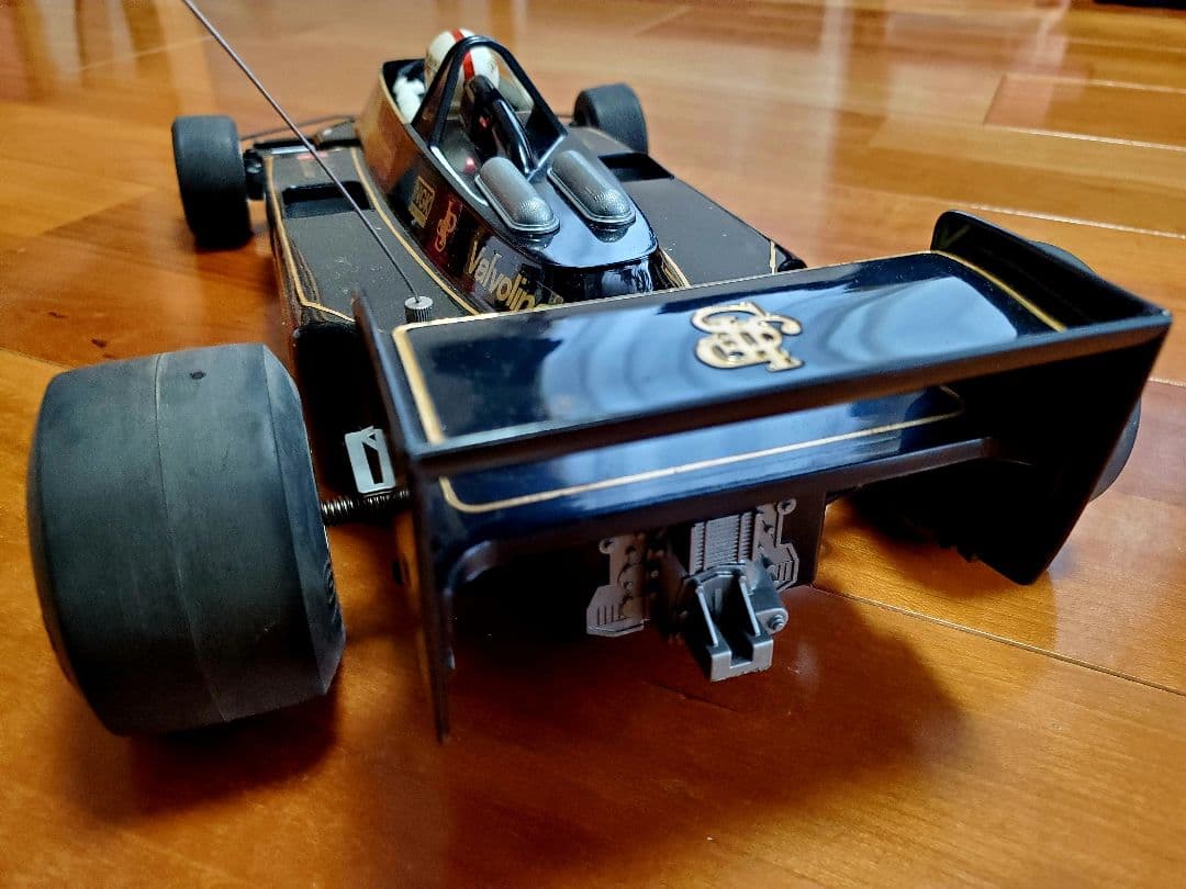 バンダイ　ラジコンJPS Mark IV Lotus 79 1/10スケール