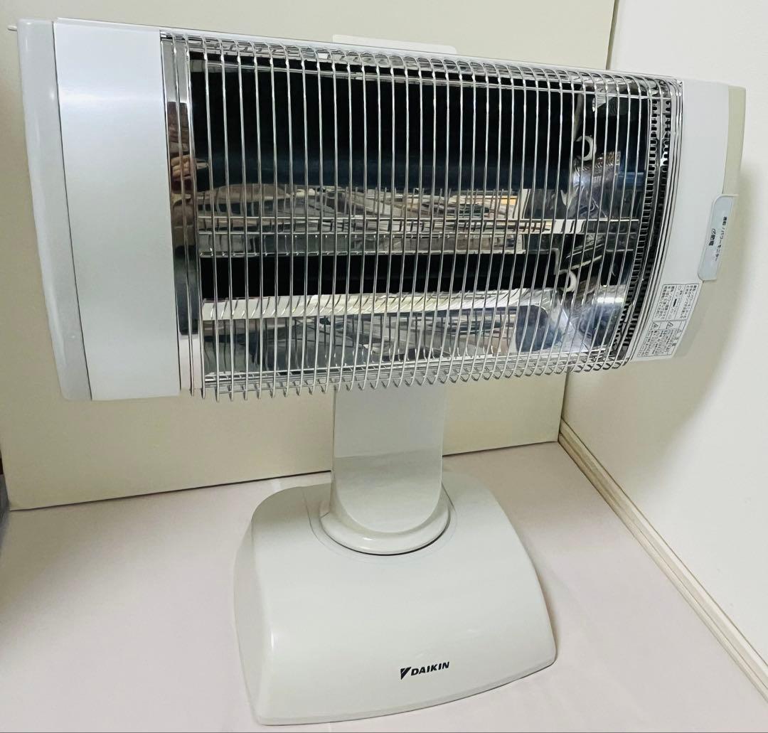 ★美品　ダイキン　セラムヒート 【ERFT11TS-W】遠赤外線暖房機
