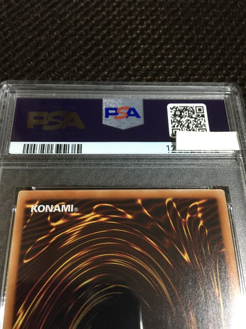 フォローで割引！ 遊戯王 PSA7 ブラック・マジシャン・ガール 20th