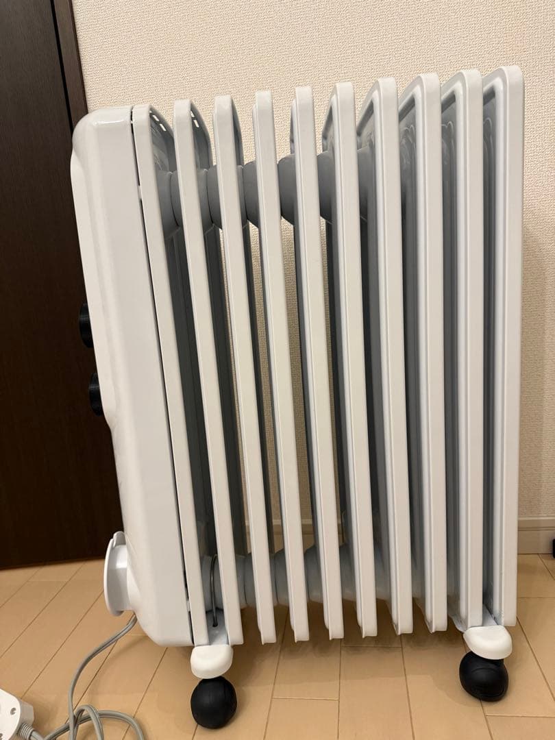 【美品】デロンギオイルヒーター RHJ35M1015-BK 13畳まで