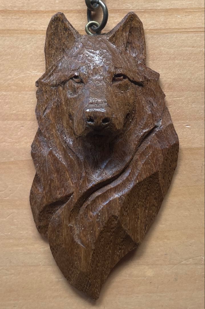 半田真之　木彫り　オオカミキーホルダー 約10m