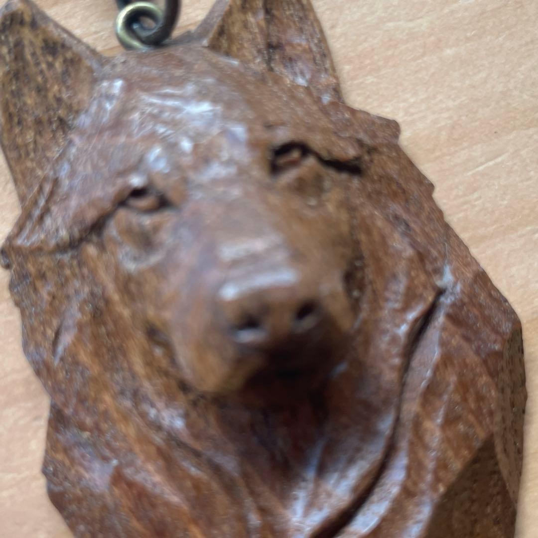 半田真之　木彫り　オオカミキーホルダー 約10m