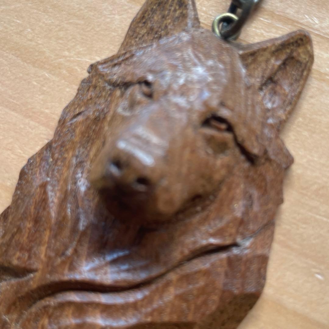 半田真之　木彫り　オオカミキーホルダー 約10m